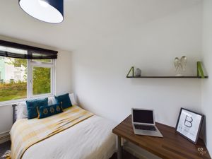 BED 5 - click for photo gallery